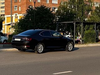 2019 Skoda Superb III Рестайлинг, коричневый, 2950000 рублей, вид 3
