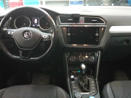 2020 Volkswagen Tiguan II, чёрный, 2370000 рублей, вид 5