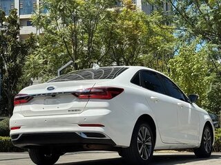 2022 Ford Escort VI Рестайлинг 2, белый, 910000 рублей, вид 4