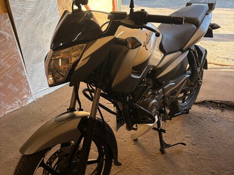 2022 Bajaj Pulsar 125, белый, 160000 рублей, вид 1