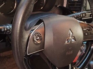 2019 Mitsubishi Outlander III Рестайлинг 3, белый, 2000000 рублей, вид 4