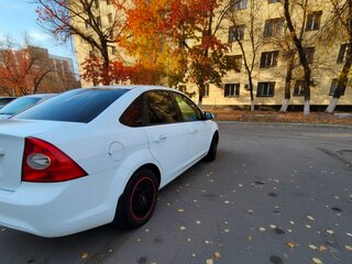 2010 Ford Focus II Рестайлинг, белый, 450000 рублей, вид 4