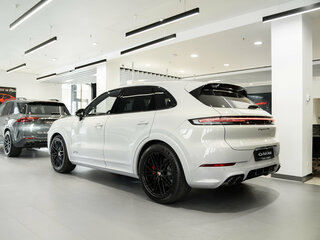 2026 Porsche Cayenne GTS III Рестайлинг, серый, 26900000 рублей, вид 3