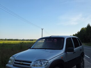 2005 Chevrolet Niva I, серебристый, 210000 рублей, вид 3