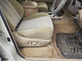 2002 Toyota Land Cruiser 100 Series Рестайлинг 1, белый, 2500000 рублей, вид 2