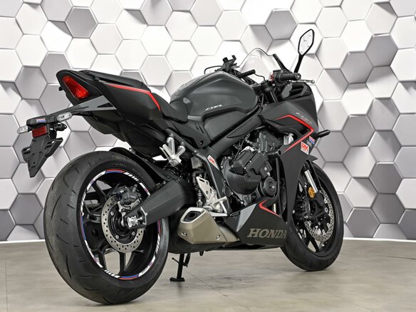 2025 Honda CBR 650R, чёрный, 1239000 рублей - вид 6