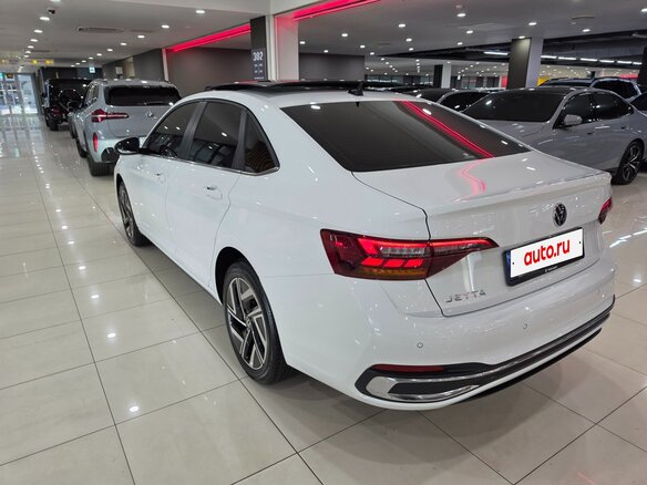 2023 Volkswagen Jetta VII Рестайлинг, белый - вид 4