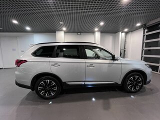 2021 Mitsubishi Outlander III Рестайлинг 3, серебристый, 3240000 рублей, вид 2