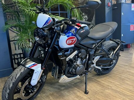 2024 Triumph Trident 660, белый, 1150000 рублей, вид 2