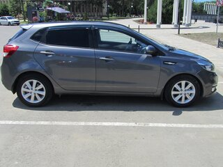 2017 Kia Rio III Рестайлинг, серый, 1050000 рублей, вид 3