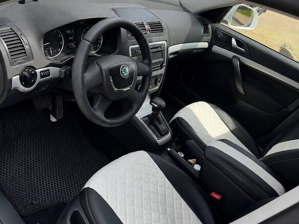 2013 Skoda Octavia II (A5) Рестайлинг, белый, 750000 рублей - вид 6