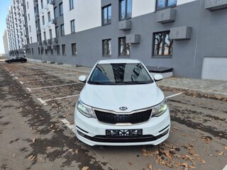 2015 Kia Rio III Рестайлинг, белый, 600000 рублей, вид 1