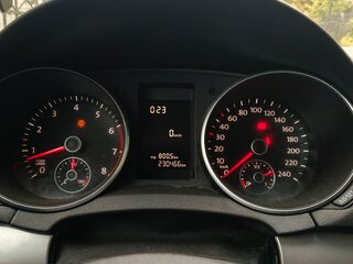2010 Volkswagen Golf VI, чёрный, 695000 рублей, вид 2