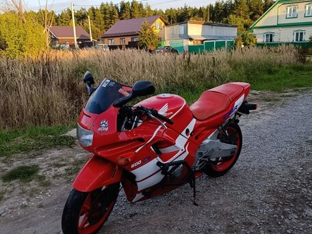 1991 Honda CBR 600F, красный, 299000 рублей, вид 2