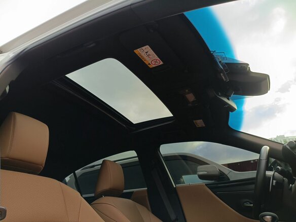 2018 Lexus ES 300h VII, белый, 4200000 рублей - вид 15