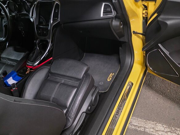 2013 Opel Astra GTC J Рестайлинг, жёлтый, 1070000 рублей - вид 12