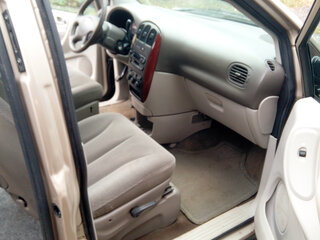 2006 Chrysler Town & Country IV Рестайлинг, бежевый, 800000 рублей, вид 3
