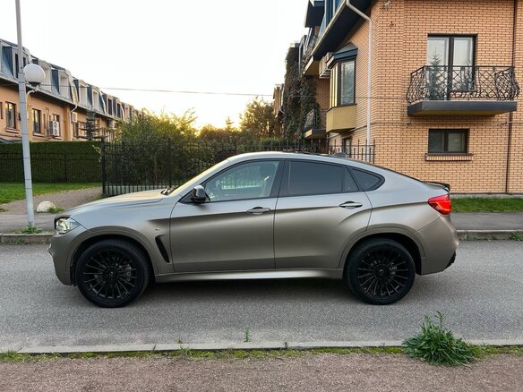 2018 BMW X6 40d II (F16), белый, 3500000 рублей