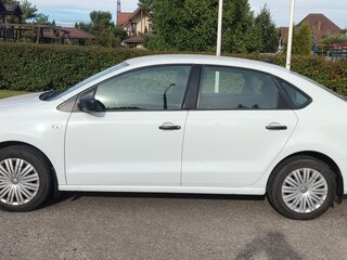 2017 Volkswagen Polo V Рестайлинг, белый, 820000 рублей, вид 2