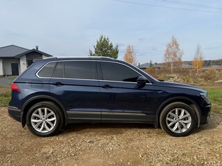 2017 Volkswagen Tiguan II, синий, 2399000 рублей, вид 4