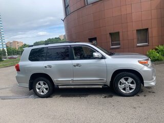 2012 Toyota Land Cruiser 200 Series Рестайлинг 1, серебристый, 3700000 рублей, вид 4