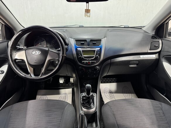 2014 Hyundai Solaris I Рестайлинг, белый, 650000 рублей - вид 8