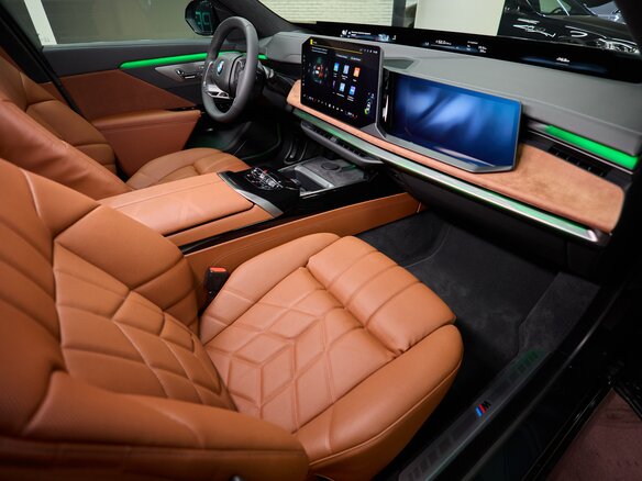 2026 BMW 7 серии 740 xDrive VII (G70) Рестайлинг, зелёный, 27790000 рублей - вид 18