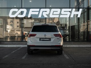 2017 Volkswagen Tiguan II, белый, 2629000 рублей, вид 4