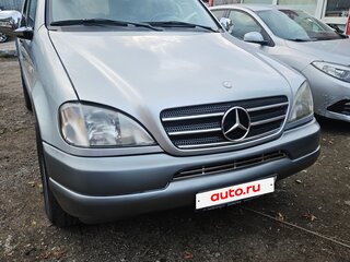 1998 Mercedes-Benz M-Класс 320 I (W163), серый, 650000 рублей, вид 1