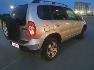 2011 Chevrolet Niva I Рестайлинг, серебристый, 359000 рублей, вид 1