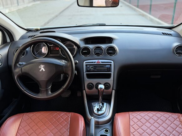 2011 Peugeot 308 I Рестайлинг, белый - вид 11