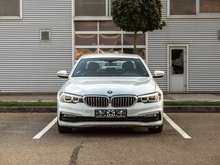 2017 BMW 5 серии 520i VII (G30/G31/G38), белый, 2295000 рублей, вид 2