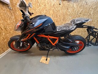 2022 KTM 1290 Super Duke R Evo, синий, 1700000 рублей, вид 3