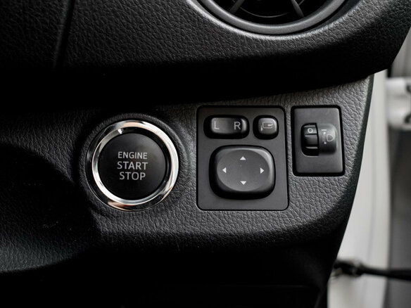 2019 Toyota Vitz III (XP130) Рестайлинг 2, белый, 980000 рублей - вид 22