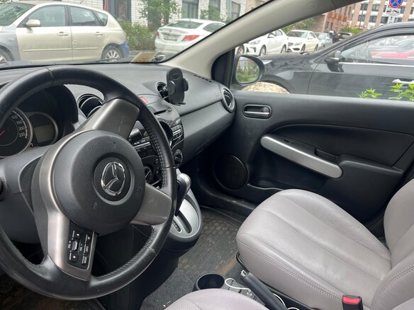 2013 Mazda 2 II Рестайлинг (DE2), серый, 900000 рублей - вид 3