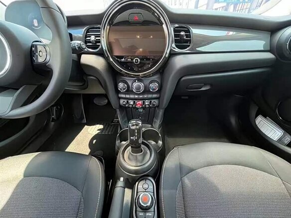 2023 Mini Hatch One III (F55/F56) Рестайлинг 2, белый, 2148400 рублей - вид 6