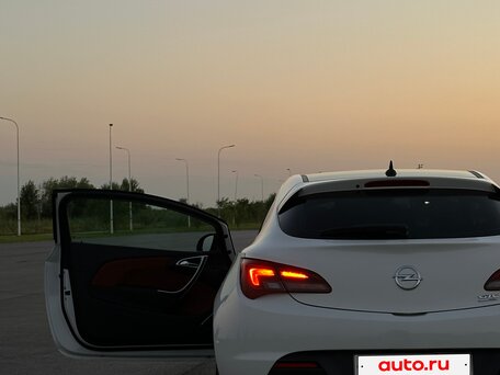 2013 Opel Astra GTC J Рестайлинг, белый, 950000 рублей, вид 4