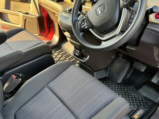 2018 Honda Freed II, красный, 1455000 рублей, вид 5