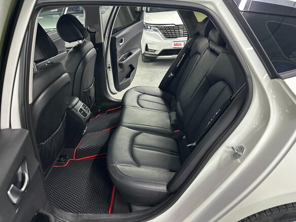 2019 Kia Optima IV Рестайлинг, белый, 1875000 рублей - вид 16