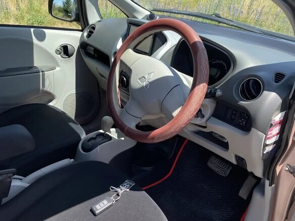 2013 Mitsubishi i, розовый, 700000 рублей - вид 5