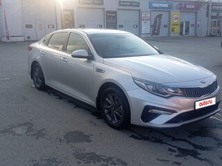 2019 Kia Optima IV Рестайлинг, серебристый, 1850000 рублей, вид 2