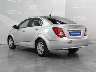 2014 Chevrolet Aveo II, серебристый, 600000 рублей, вид 3