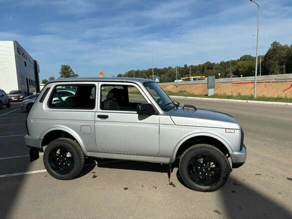 2026 Lada (ВАЗ) Niva Legend I, серебристый - вид 2