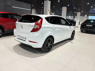 2015 Hyundai Solaris I Рестайлинг, белый, 948000 рублей, вид 4