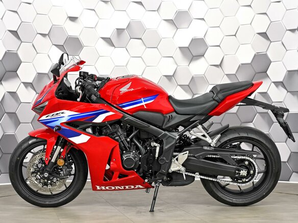 2026 Honda CBR 650R, красный, 1377000 рублей - вид 3