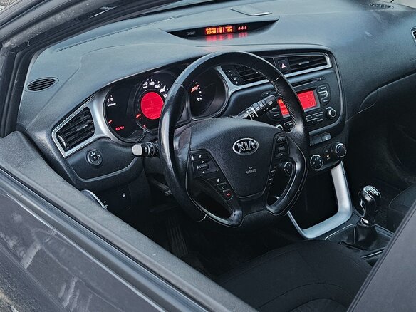 2017 Kia Ceed II Рестайлинг, серый, 1100000 рублей - вид 15