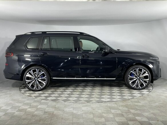 2026 BMW X7 40i I (G07) Рестайлинг, чёрный, 18800000 рублей - вид 2