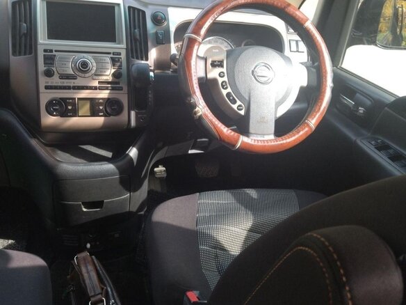 2007 Nissan Serena III (C25), чёрный, 850000 рублей - вид 3