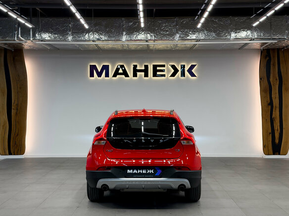 2017 Volvo V40 Cross Country I Рестайлинг, красный, 1970000 рублей - вид 4
