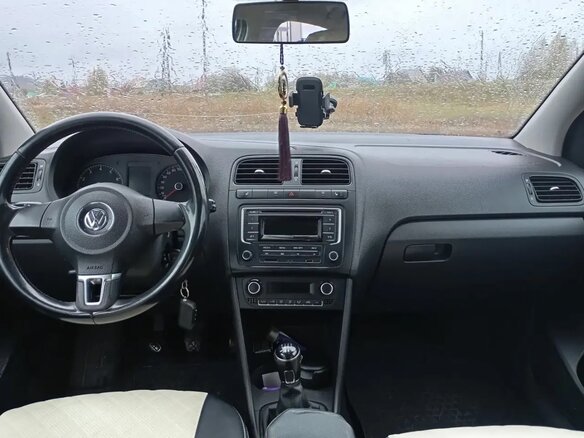 2014 Volkswagen Polo V, серебристый, 780000 рублей - вид 4